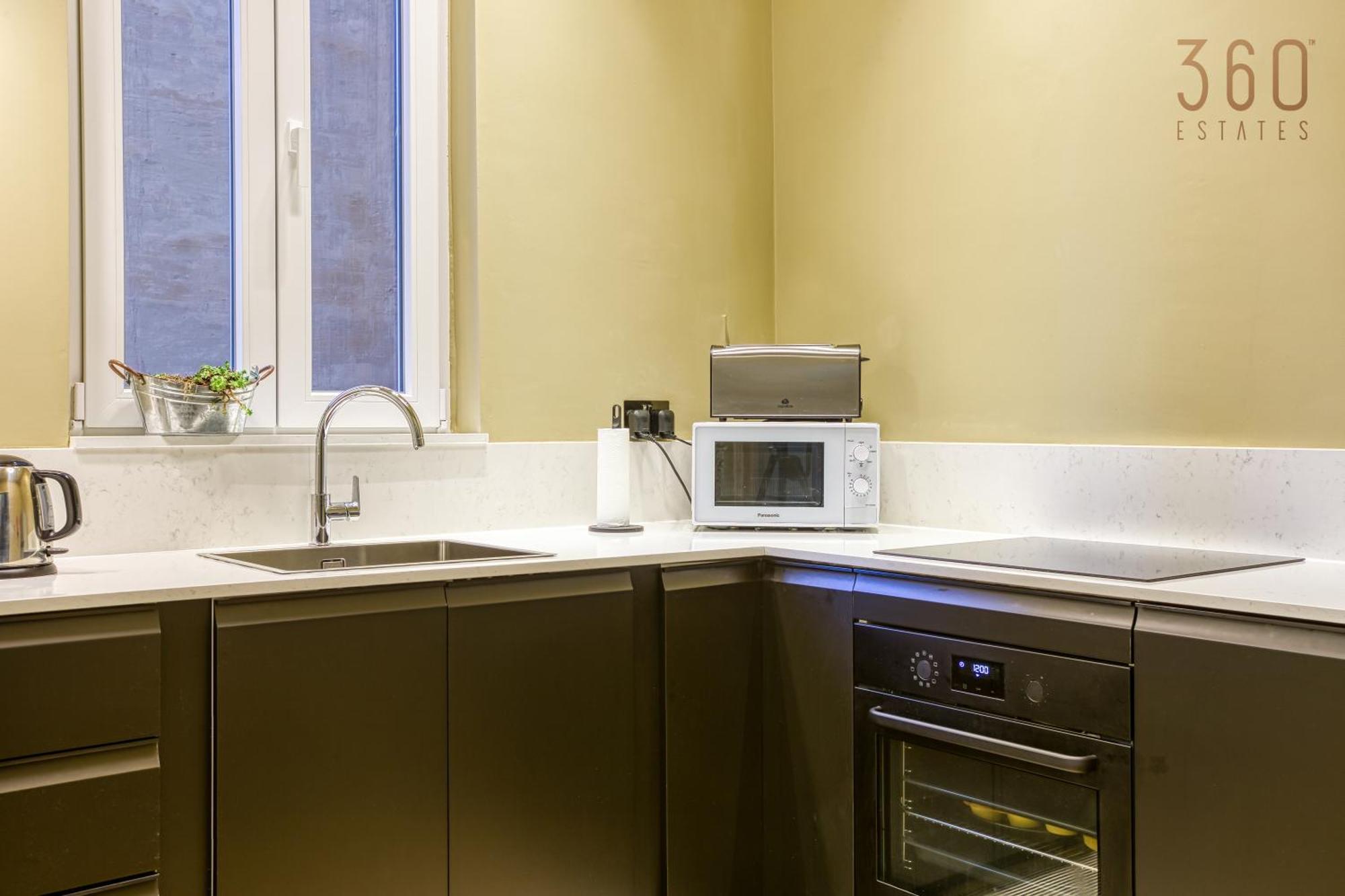 Designer Finish, 2br With Smart Tv & Wifi By 360 Estates Apartment *